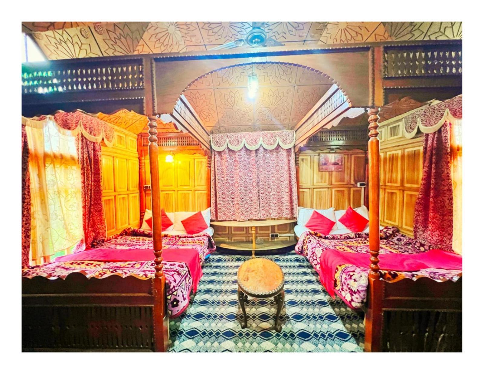 Hotel Mossess Group Of Houseboats Srīnagar Exterior foto