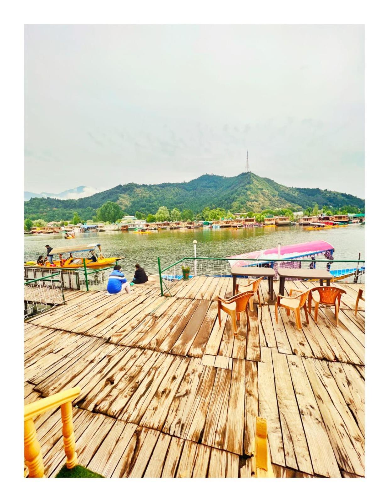 Hotel Mossess Group Of Houseboats Srīnagar Exterior foto