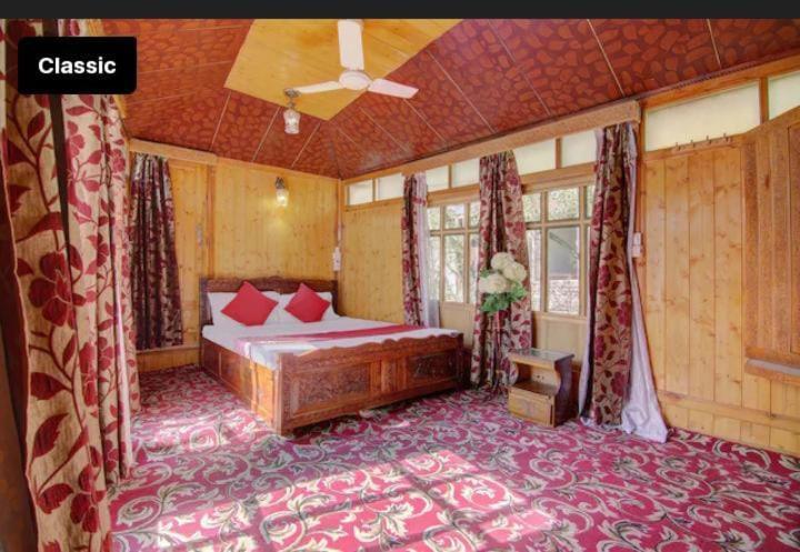 Hotel Mossess Group Of Houseboats Srīnagar Exterior foto