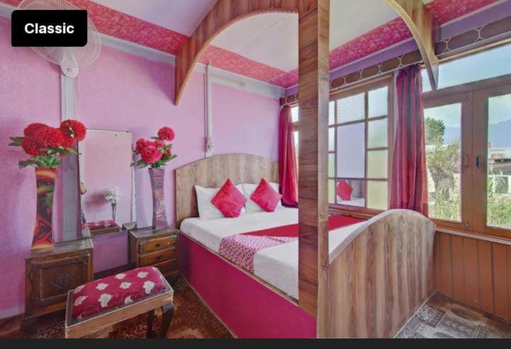 Hotel Mossess Group Of Houseboats Srīnagar Exterior foto