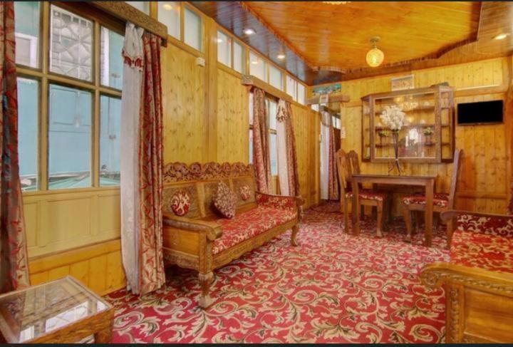 Hotel Mossess Group Of Houseboats Srīnagar Exterior foto