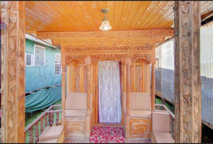 Hotel Mossess Group Of Houseboats Srīnagar Exterior foto