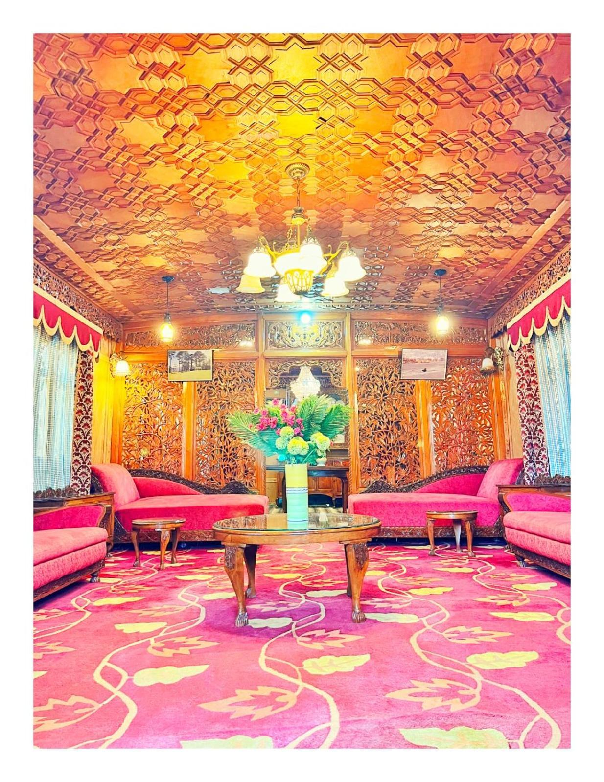 Hotel Mossess Group Of Houseboats Srīnagar Exterior foto
